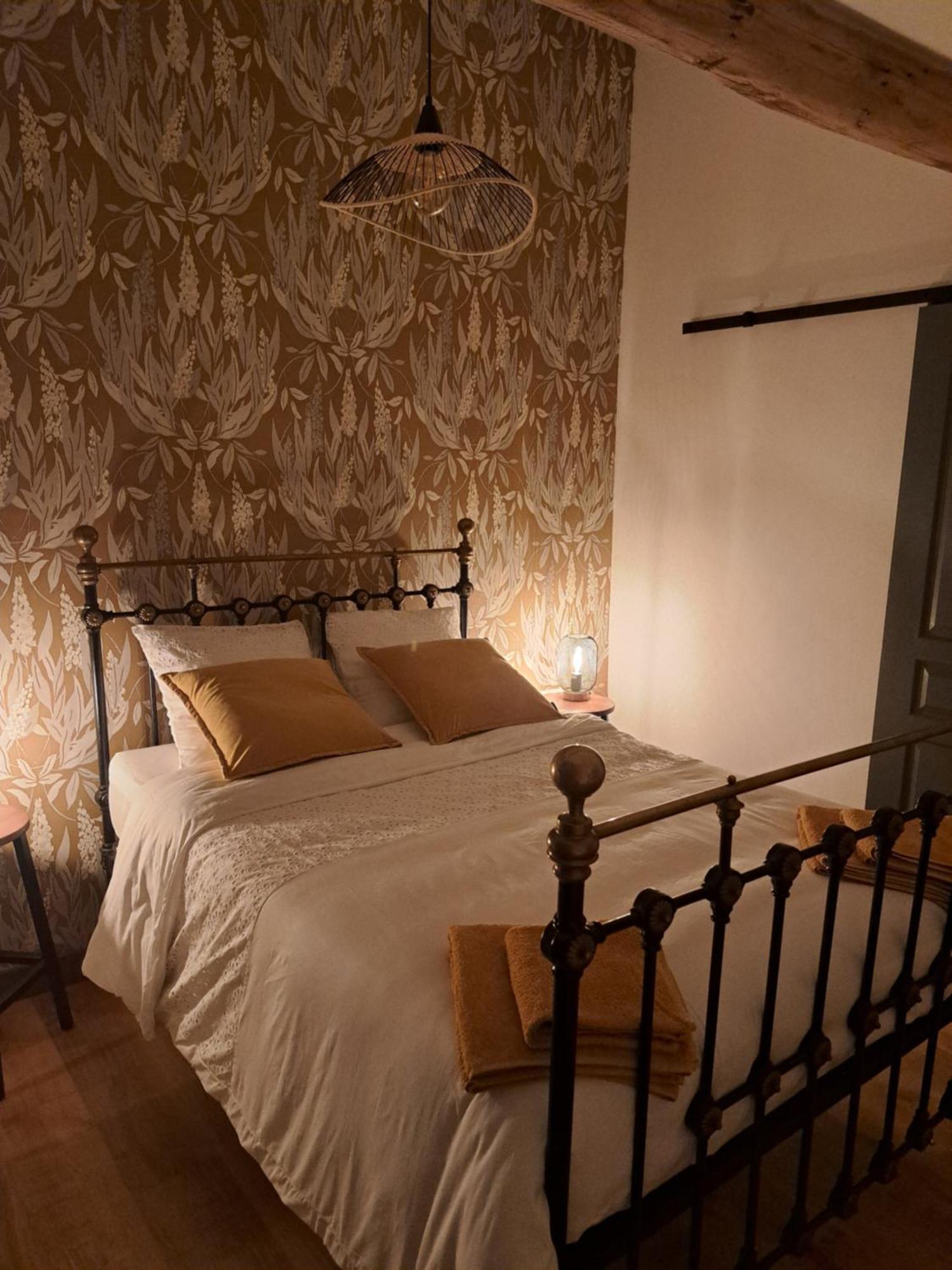 Lavallade12 Chambers D'Hotes Roussines Room photo